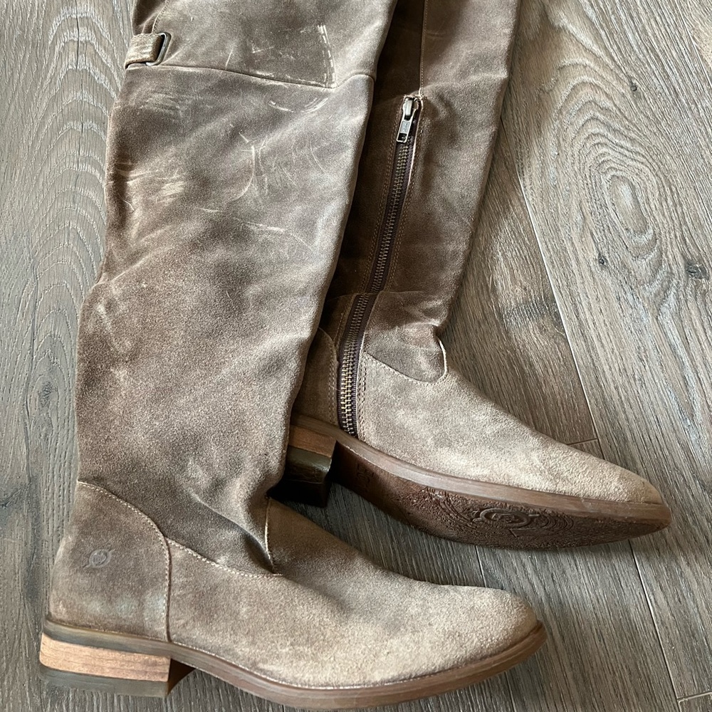 Born knee high suede boots 6.5 euc